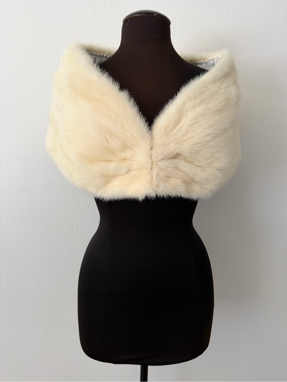 VINTAGE Cream Faux Fur Shoulder Wrap